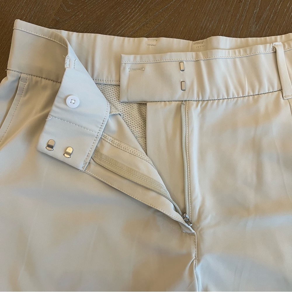 Nike Women's Dri-fit Golf Shorts - Picture 3 of 5